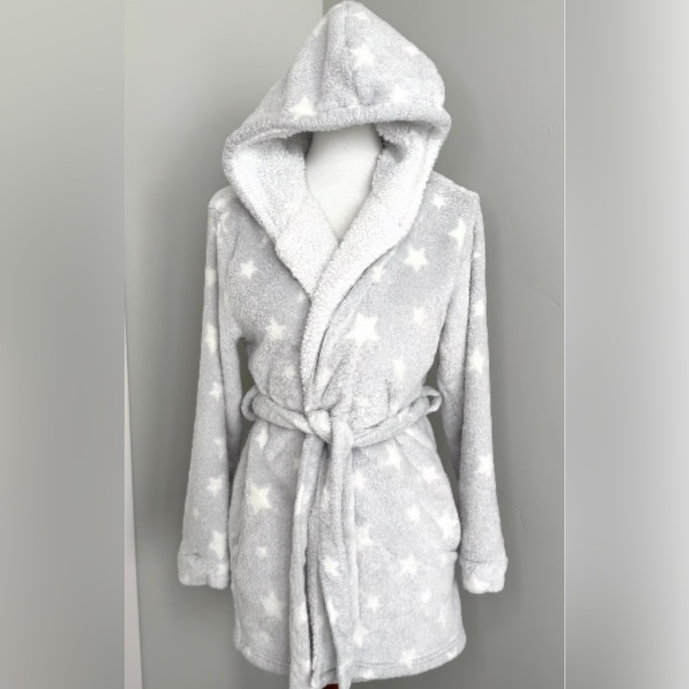 Target Plush Gray and White Star Patterned Robe - Picture 2 of 3